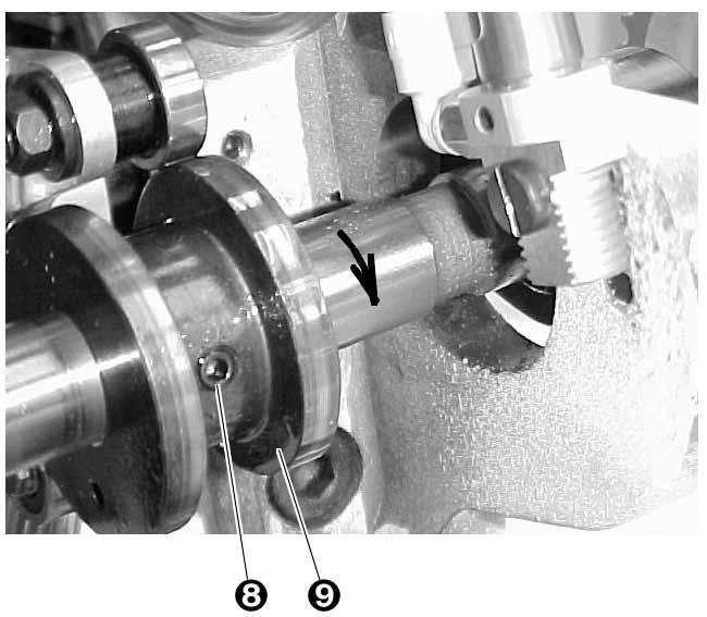 E - MACHINE ADJUSTMENTS 5. BITE Before the bite adjustment, remove the pulley cover 2 and the head cover 1. Loosen the indexer clamp feet screw 3 and remove the indexer clamp feet Í from the machine.