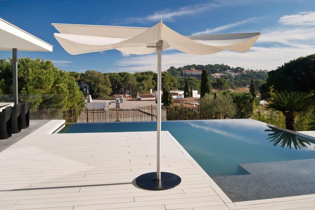 ! OM Om is available in three different models: the central pole umbrella, which allows a 360ª opening and is available with movable (60cm) or permanent base (22cm).