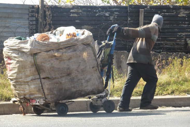 Page 8 of 12 ACTIVITY 2: HIGH LEVEL OF UNEMPLOYMENT AND LOW WAGES 2.1 South Africa produces 470 million tons of waste a year. Each person produces almost 2kg of domestic waste a day.