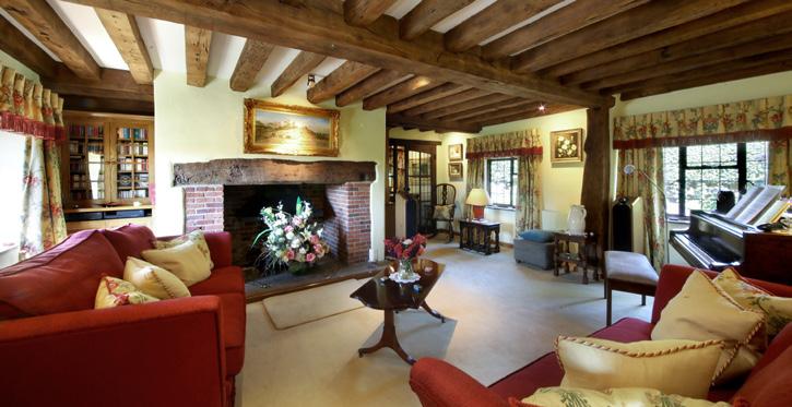 Situation The Well House occupies an attractive rural setting amidst the Stratfield Saye Estate on the Hampshire/Berkshire borders.