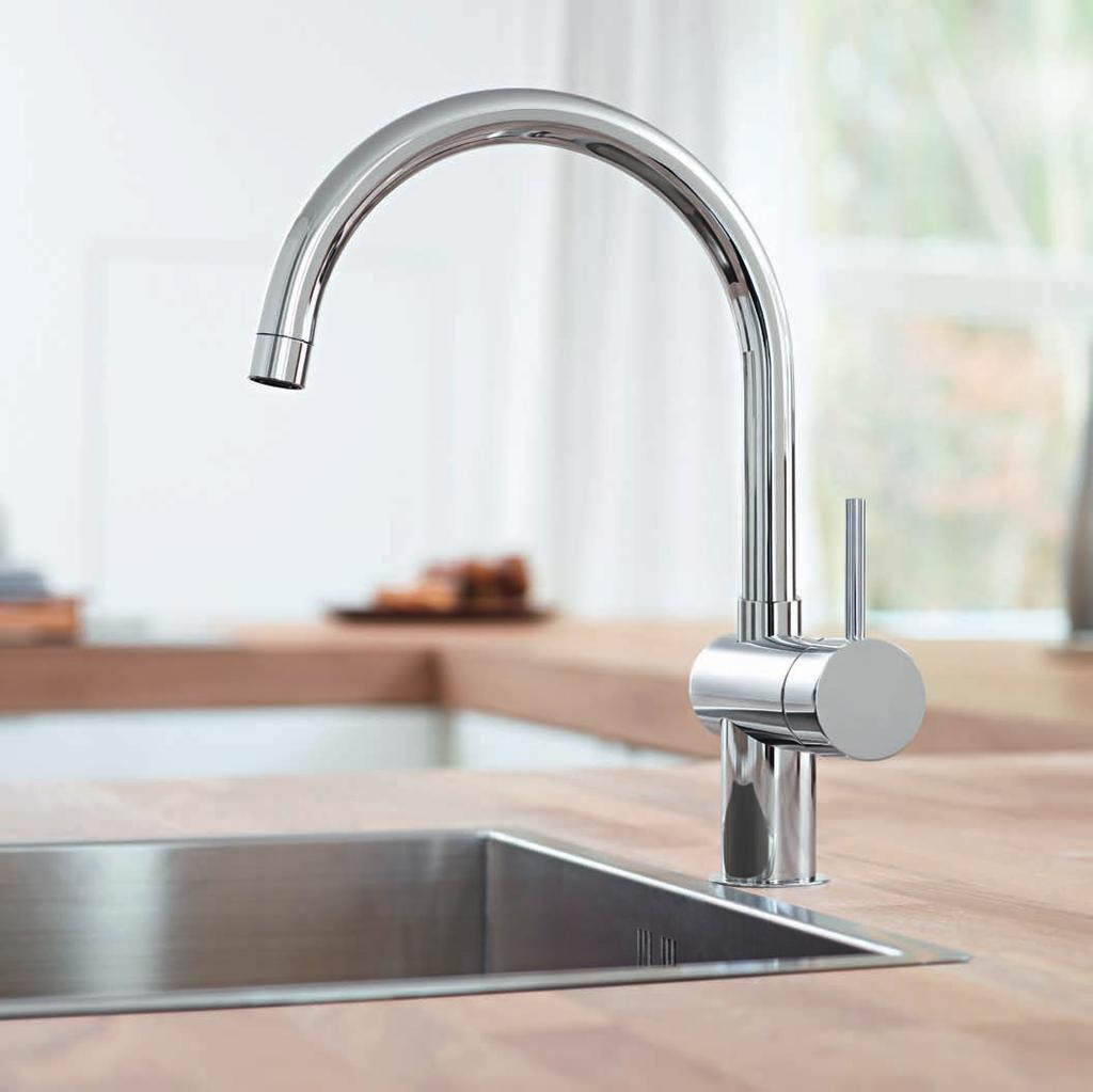 MInTA The classic Minta C-spout also offers the choice of three functions: swivel spout, pull-out mousseur or pull-out mousseur spray, as well as two choices