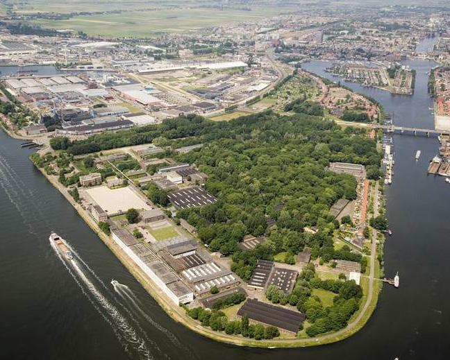 MSc3/4 Hembrug Peninsula Lidy Meijers Code AR3AH110 Credits 15 ECTS Location Zaandam New life for a military complex Revitalising Heritage There is a large scale redevelopment going on Zaandam,