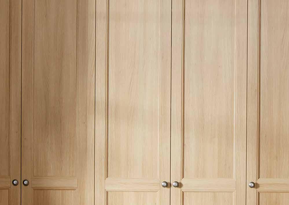 CHAPTER PAGE 4 A decadent twist on a classic Shaker door style, Chapter draws inspiration from Edwardian and Victorian design. Chapter Oak, portrays the perfect combination of elegance and nostalgia.