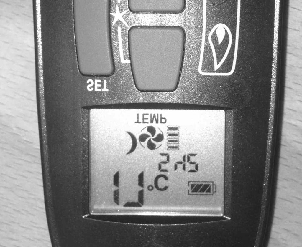 5.3.2 Operation of the Fire in TEMPERATURE mode 5.3.2.1 In order to change the mode of operation from MANUAL to TEMPERATURE, press the SET button, the fire will then change to either DAY TEMP (figure 4) mode or NIGHT TEMP mode (figure 5).