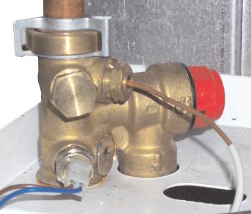 Fit top + bottom gas connections to the new gas valve and replace in reverse order Check operation and gas pressures C F D A E A Fig. 23 Air pressure switch (fig.