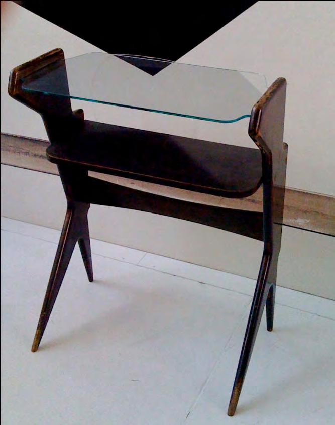 507_Ètagère in wood and glass by Osvaldo Borsani Elegant small table for telephone by Osvaldo Borsani, in dark