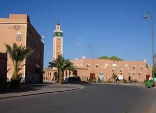 3 SOMETIMES ARID PUBLIC SPACES WITHIN A SPECTACULAR SITE The power of geography Ouarzazate and Tarmigt are set in a spectacular setting: the desert landscape and the crests of the High Atlas and
