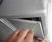 In case of an air curtain with plenum or inlet/outlet kits the lever must be done from the side of