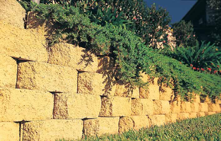 GARDEN WALL VERSATILE A functional wall design with a curved splitface suitable for both straight and curved walls, this is a simple system to install where one block fits all.