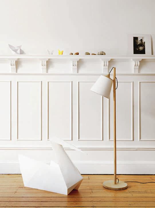 32 The composition of the PULL lamp provides the lamp with a unique personality that is both