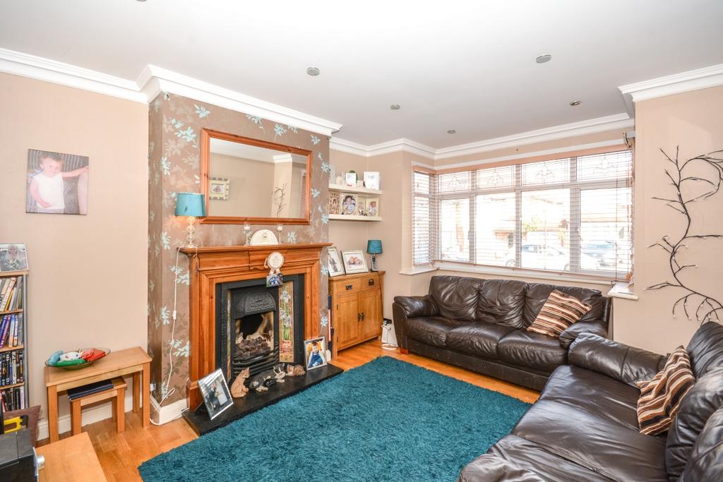 Tonfield Road, Sutton, Surrey Offers in Excess Of 575,000 Freehold Set in a quiet tree lined road with excellent local schools and transport.