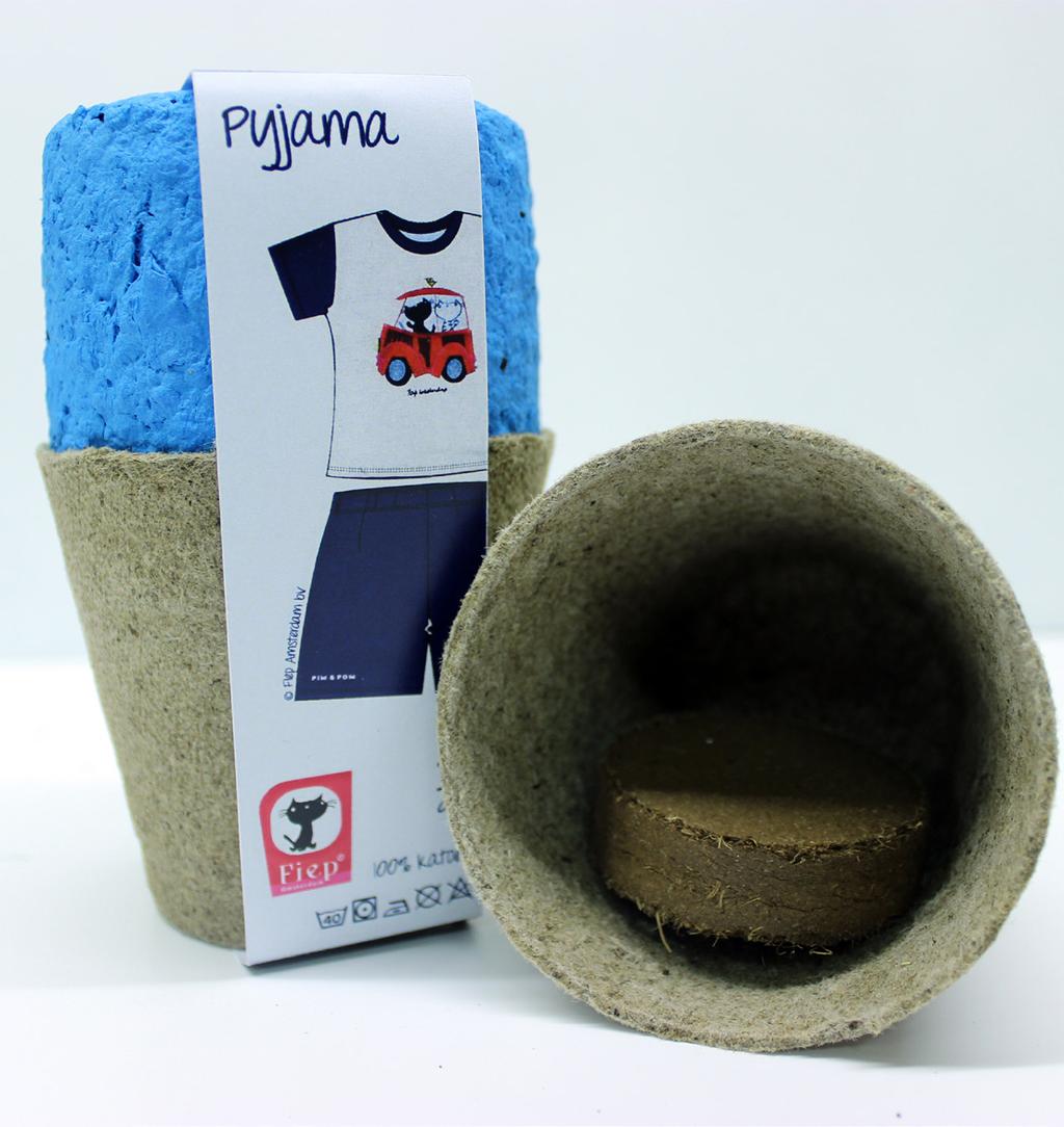PYJAMA PACKAGING 2014 EXPERIENCE / Collaboration with Global Impact In this design the aim was to re-use the packaging, giving it a second life.