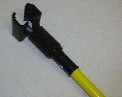 action. Used with wide or narrow band mops. Hardwood handle. Jaws High impact plastic jaw.