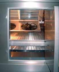 Evaporator tubs, fan motors as well as the condensate tub can be tilted downwards with just