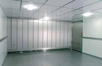 Inside picture of deep freezing room with detached system ceiling and removable pressure wall for product sensitive air flow.