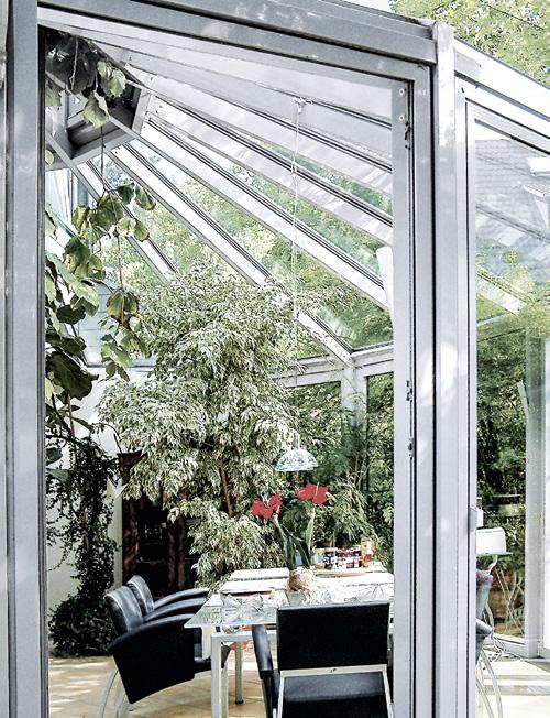 Conservatories a sheer delight Schüco 7 Living among the greenery Nature is the calm antithesis to the stress of everyday life.