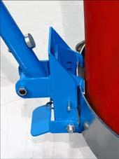 This doubles as a footrest to assist you in loading your drum. Handle 30, 55 or 85 gallon drum. Capacity: 1,000 Lb.