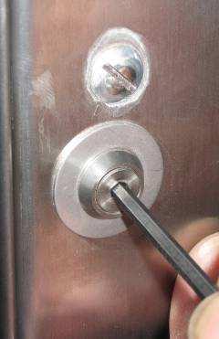 adjustment Adjustment is required when refitting the door