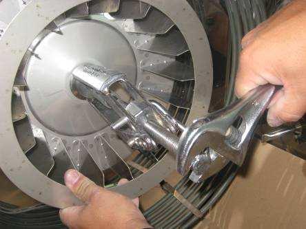 rings) Undo the screw holding the injection washer Remove the