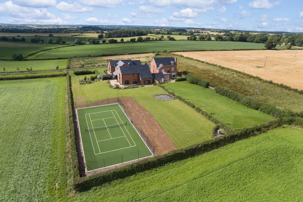 The Dairy, Flint Hall Farm Newbold Pacey CV35 9DY Located in an outstanding elevated position with near uninterrupted panoramic views, a recently built detached high quality six bedroom residence.