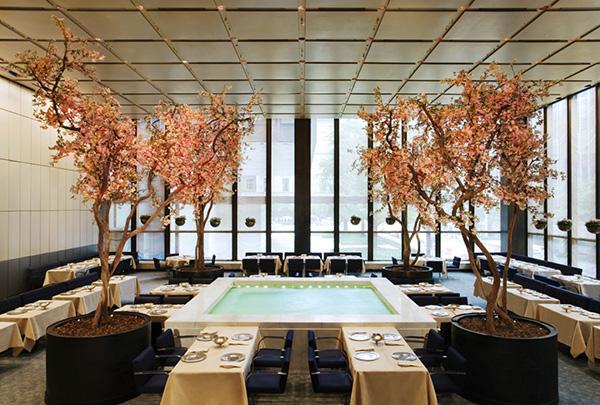 Midcentury Modern Restaurant Design: One Icon and Three Newcomers April 13, 2016 Dana Tanyeri, Senior Editor Mid-century modernism is back in fashion in a big way, both for commercial and residential