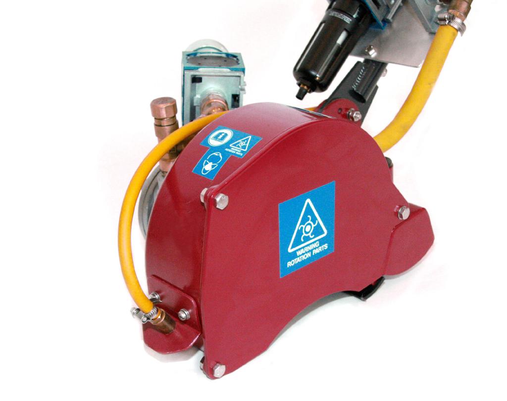 REPLACING THE CHAIN DRUM Rustibus 400 machines is fitted with a protective cover.