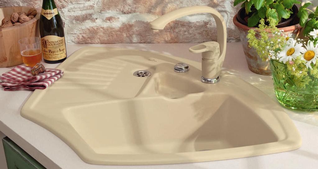 A corner sink can be installed to ensure that the space in the corner is not wasted.