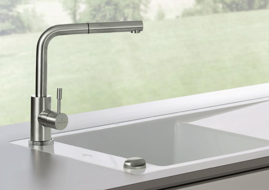 Villeroy&Boch offers a range of kitchen tap fi ttings to match the large number of ceramic sinks.