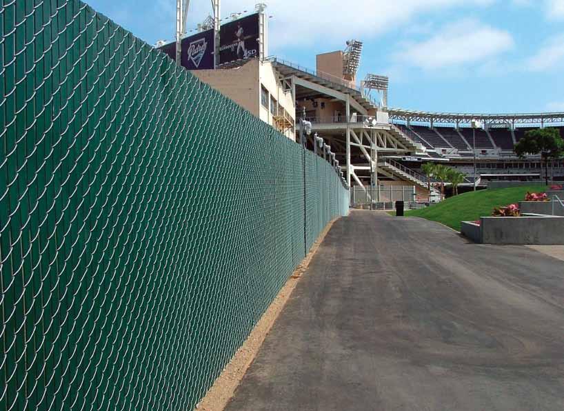 4 CHAIN LINK FENCE WITH PRE-WOVEN SLATS PrivacyLink 2013 CATALOG 1.800.574.1076 www.eprivacylink.