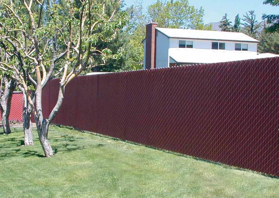 8 CHAIN LINK FENCE WITH PRE-WOVEN SLATS PrivacyLink 2013 CATALOG 1.800.574.1076 www.eprivacylink.