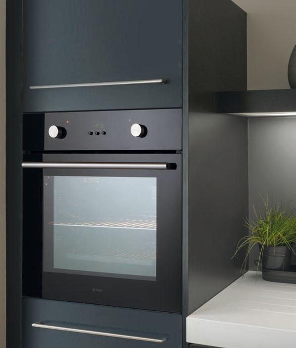 SINGLE OVENS With handy features like side opening doors and push-pull knobs our
