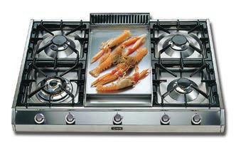 90cm Professional Gas Hob - 4 Burner Fry Top HP965FD Robust, professional style build quality Sits on top of kitchen cabinetry Solid stainless steel Fry Top griddle Individual cast-iron pan supports