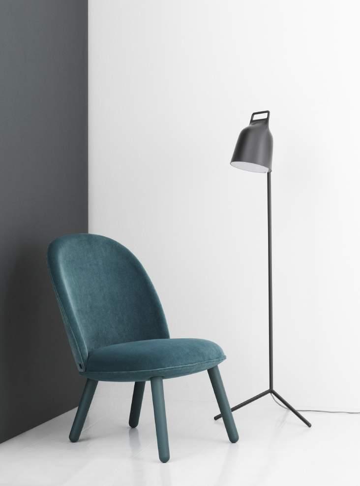 STAGE A lively expression meets complete functionality in the Stage floor lamp. Stage is inspired by professional spotlights, as used in film production and photo shoots.