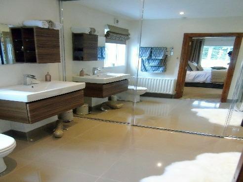 feature tiling and electric fitting,
