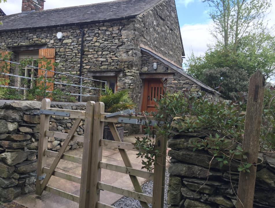 What s What Guide V18.3 Hill Top Farm Barn Penny Bridge Cumbria LA 12 8HA Welcome to Hill Top Farm Barn and the Lake District.