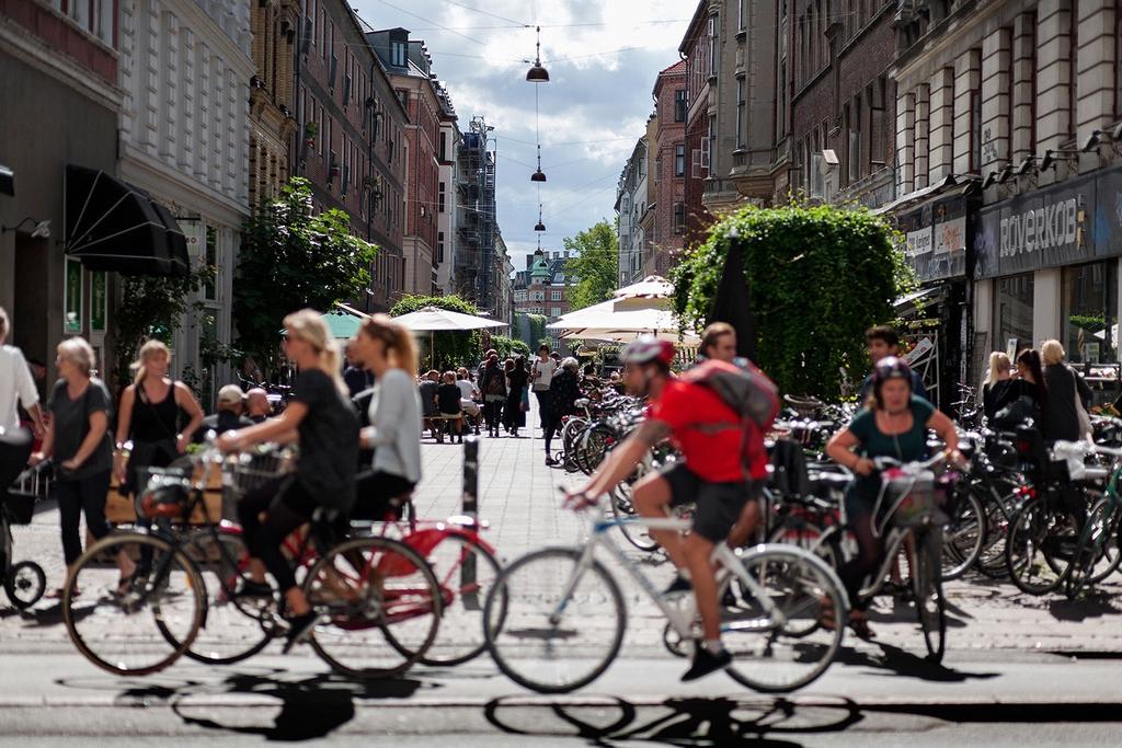 #9 ENGAGED CITIZENS Copenhagen has a long tradition for engaging and listening to the citizens demands for the c i t y.