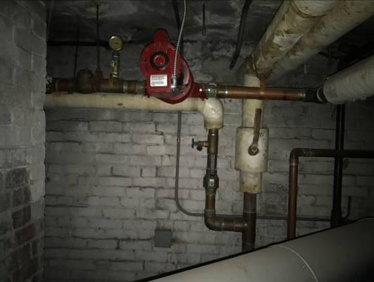 L#56566/Page 4/May 23, 2017 Heating and Cooling Equipment: Dual Temperature Pump The original Town Hall building offices and the Auditorium are heated by hot water radiators.