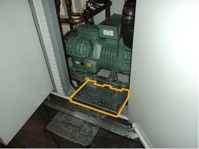 Issue Date : 2011-09-20 Section H - Routine Maintenance Mechanical Vestibule Access Steps The service steps displayed in Figure H-5 act as a step ladder giving easy