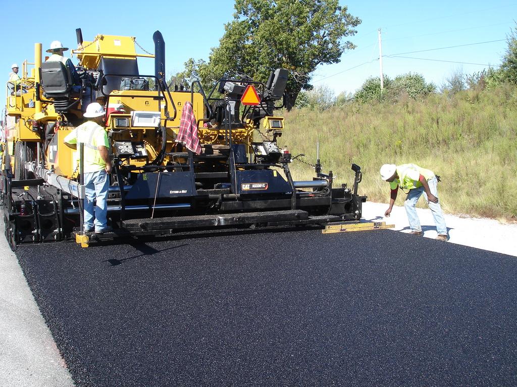 Constant Paving Speed Best ride quality with non-stop paving at one speed Only possible