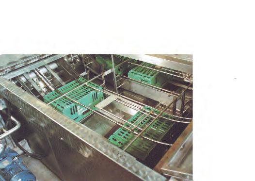 ULTRASONIC WASHERS Designed for washing plastic crates, trays and boxes for the food and beverage industries, Unitech s range of soak washers can be split into ultrasonic and turbo models.