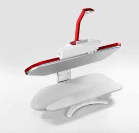 ) With your right hand, lower the movable handle and apply ironing pressure. Raise the movable handle to release ironing pressure. With your left hand, gently raise the heating shoe to open the press.