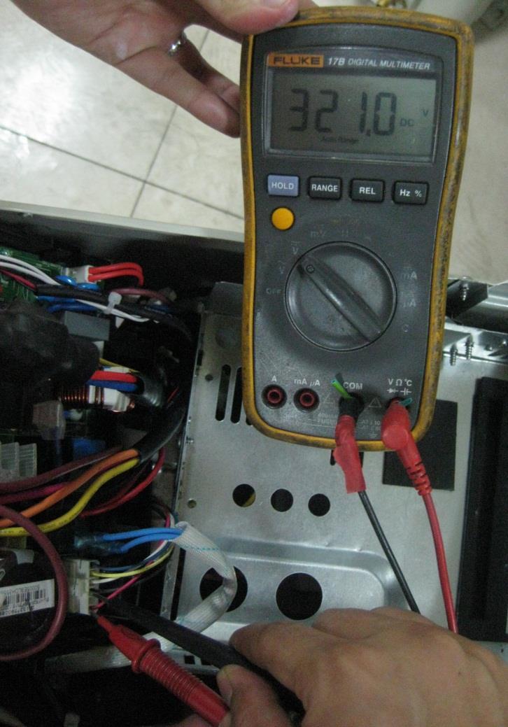 2. Indoor or outdoor DC fan motor(control chip is inside fan motor) Power on and when the unit is in standby, measure