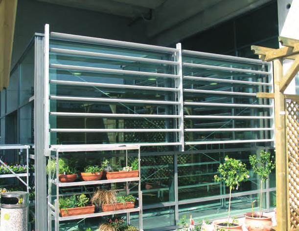 Slats are revolvable and fixed between 40/60/4mm vertical steel guides, which are zinc plated and powder painted in RAL, with suitable distribution.