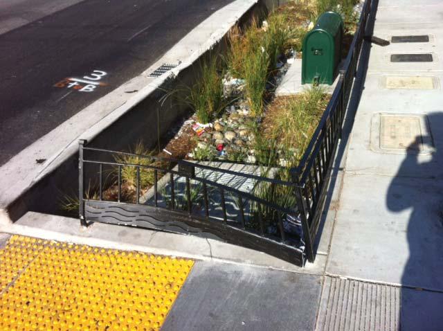 Figure 8 Damage to Divisadero Railing (early 2015, Source: AECOM) Use of underdrains at