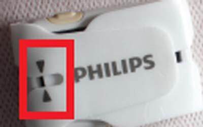 The arrow symbols on the upper strap must be in line with the end of the lower strap: 5 Remove the protective