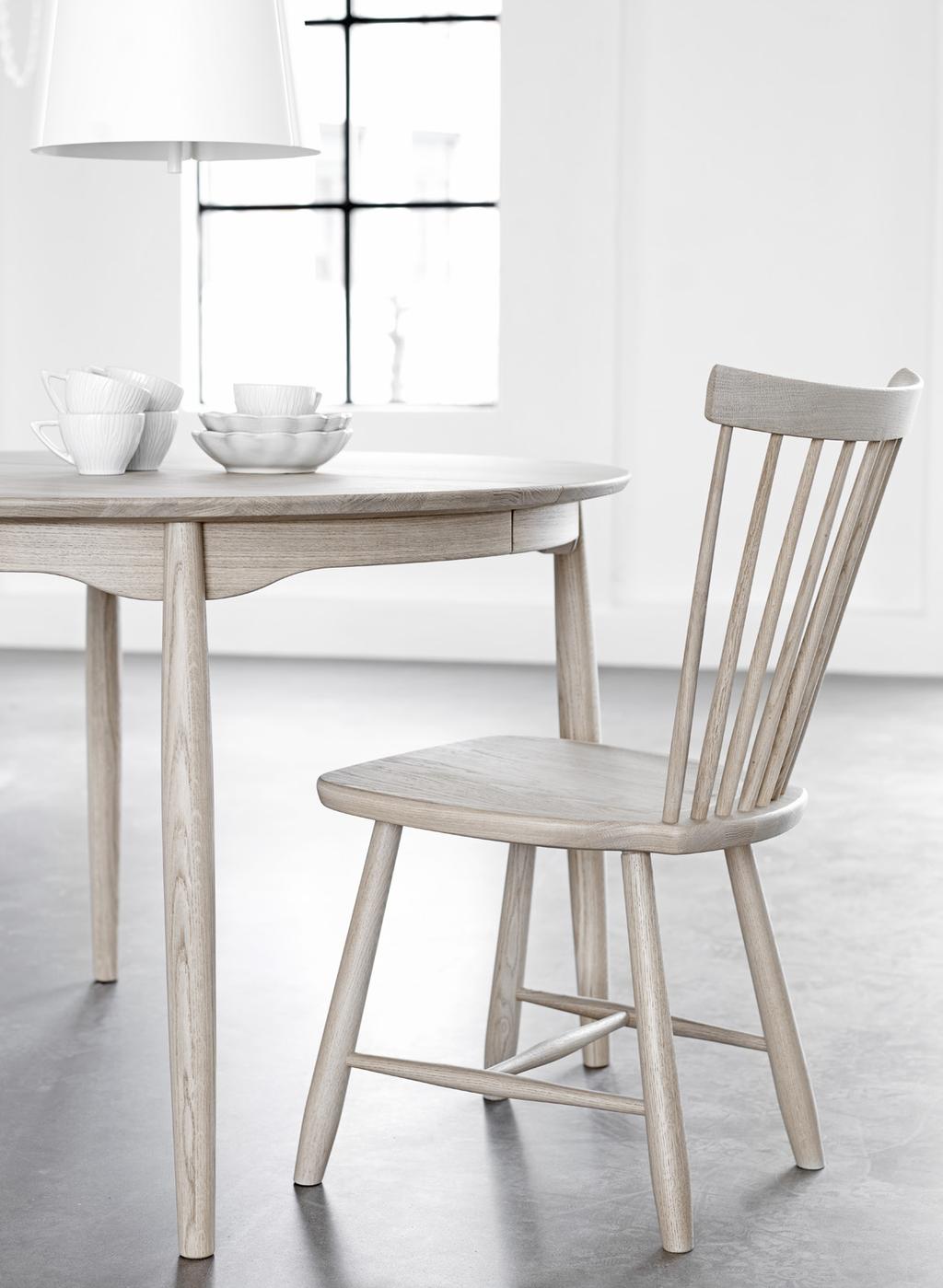 Carl table in oak DESIGN: MARIT STIGSDOTTER The Carl table is designed to pay tribute to Carl Malmsten and his classic