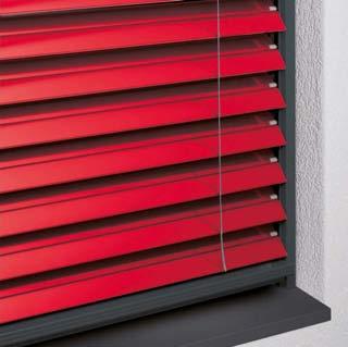 The blind can be locked in any position. Compact venetian blinds VR 70/VR 90 This blind is notable for its optimal price-performance ratio, as well as its stylish, façade-enhancing slats.