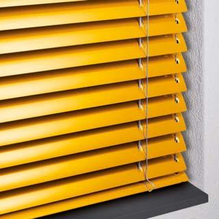Convex reefing blind KR 59/KR 80 This classic blind with convex slats is easy to operate.