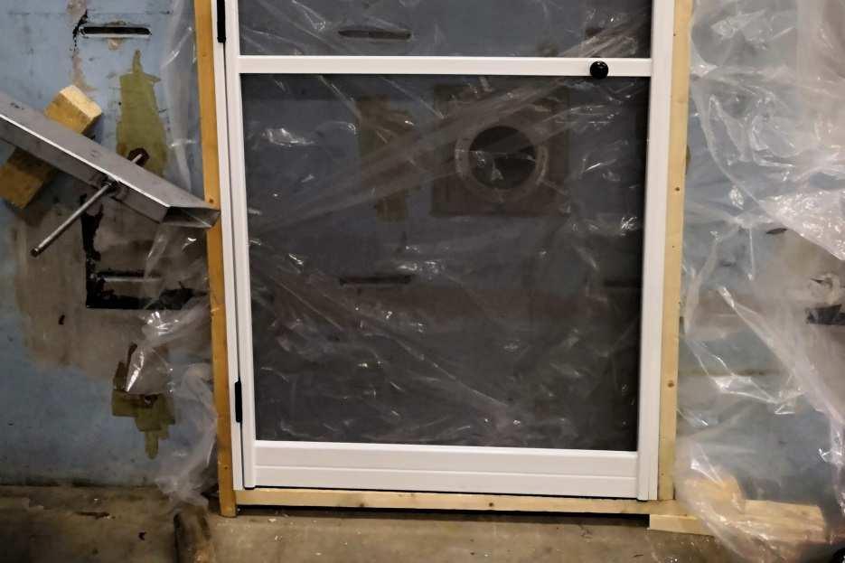 consists of an insect screen door, nominal size 1400 mm 2200 mm.