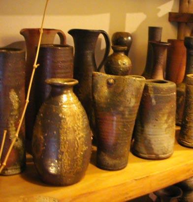 Bizen pottery, along with the pottery of the Seto, Tokoname, Tanba, Echizen and Shigaraki regions is one of the six potteries of the Middle Ages.